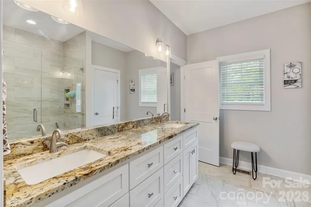 4944 Southview Drive Hickory NC 28602