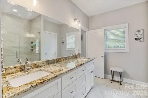 4944 Southview Drive Hickory NC 28602