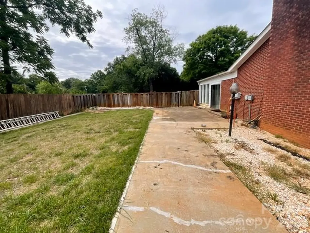5521 Suttlemyre Lane Hickory NC 28601