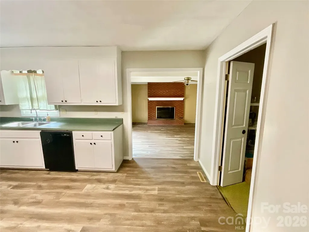 5521 Suttlemyre Lane Hickory NC 28601