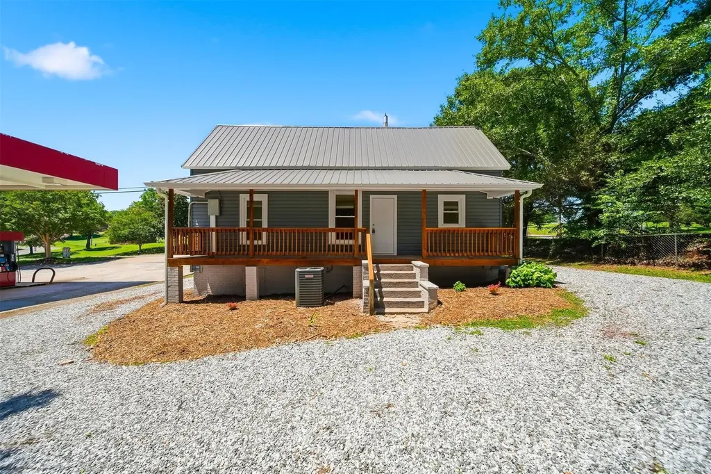 1303 S Sterling Street Morganton NC 28655