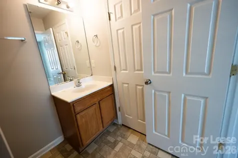 5351 Esther Lane Charlotte NC 28214