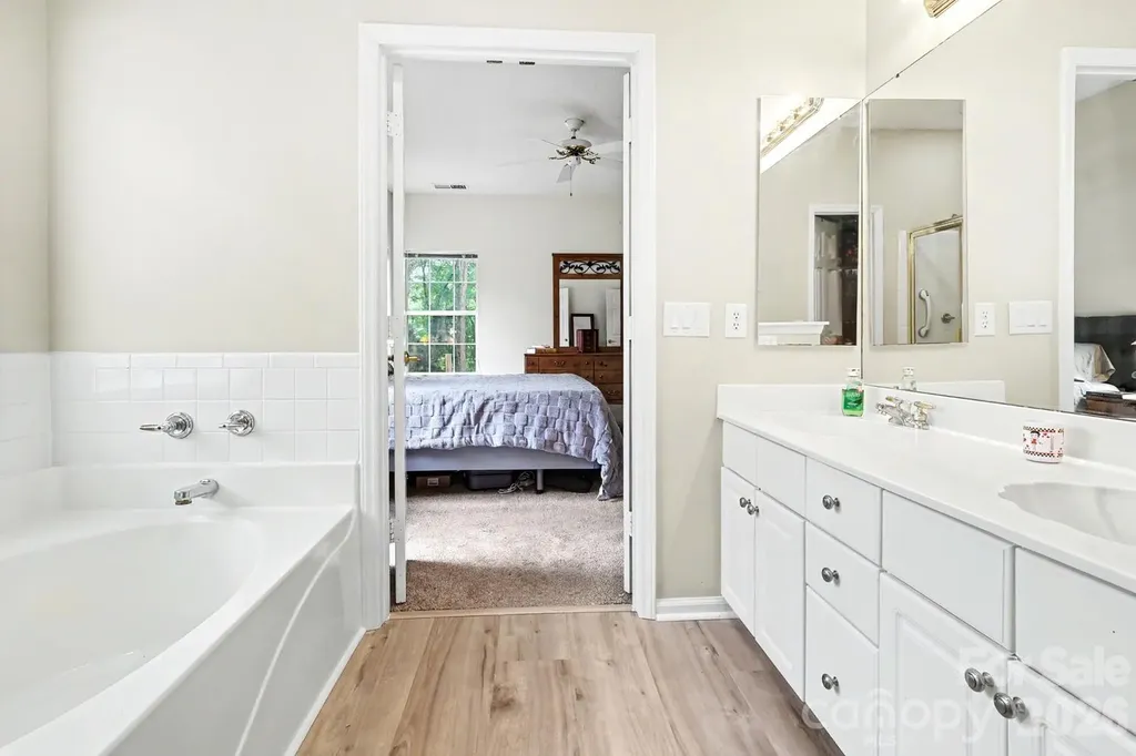4710 Kirkgard Trail Charlotte NC 28269
