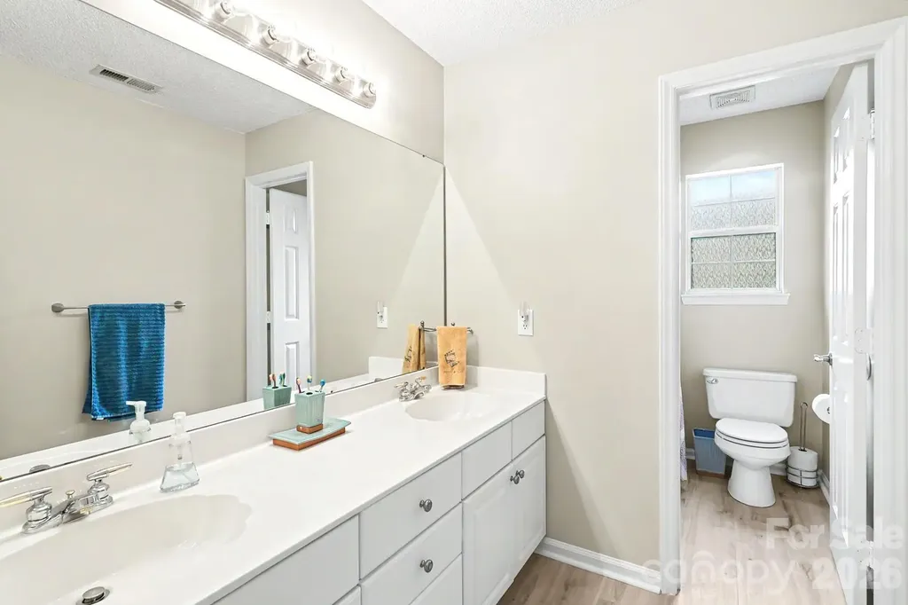 4710 Kirkgard Trail Charlotte NC 28269