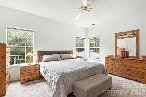 4710 Kirkgard Trail Charlotte NC 28269