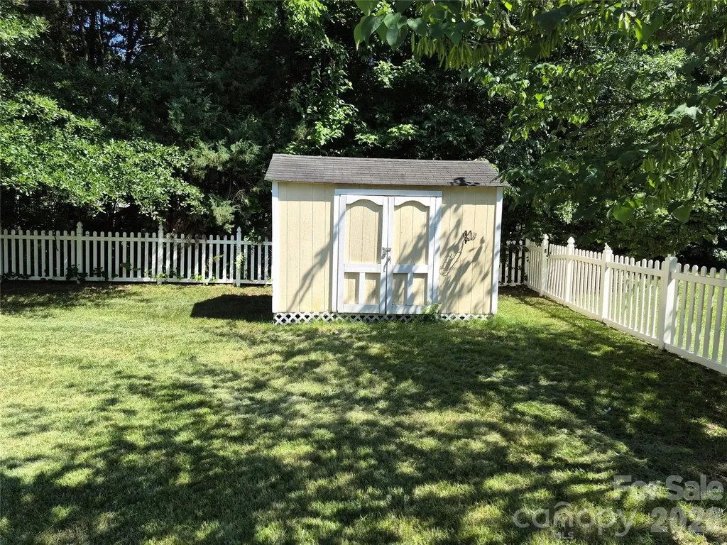 6229 Roseway Court Harrisburg NC 28075
