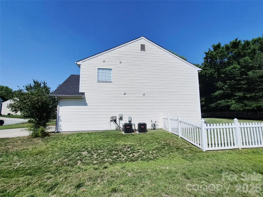 6229 Roseway Court Harrisburg NC 28075