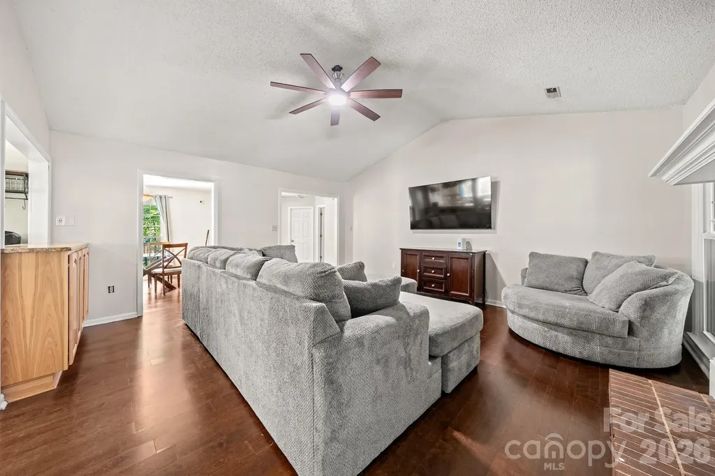 5200 Cressingham Court Charlotte NC 28227