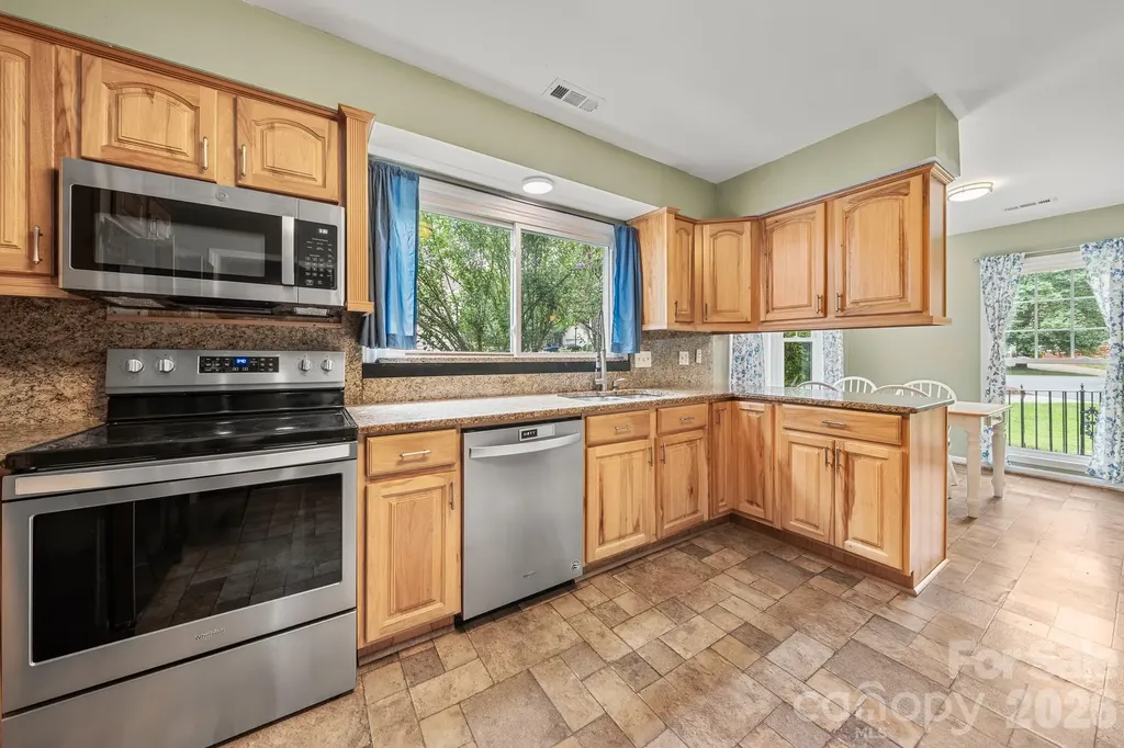 5200 Cressingham Court Charlotte NC 28227