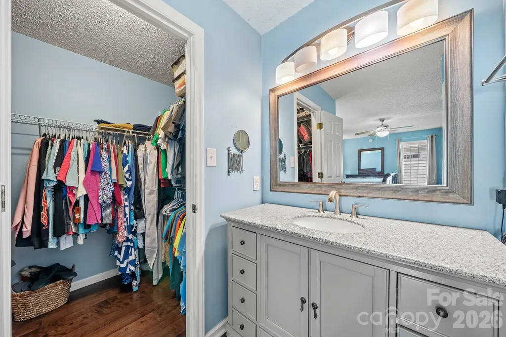 5200 Cressingham Court Charlotte NC 28227
