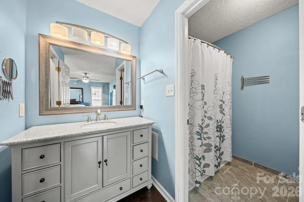 5200 Cressingham Court Charlotte NC 28227