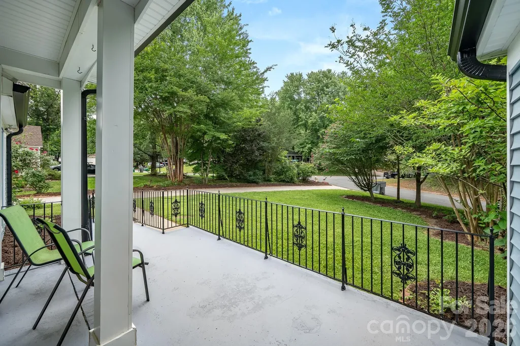 5200 Cressingham Court Charlotte NC 28227