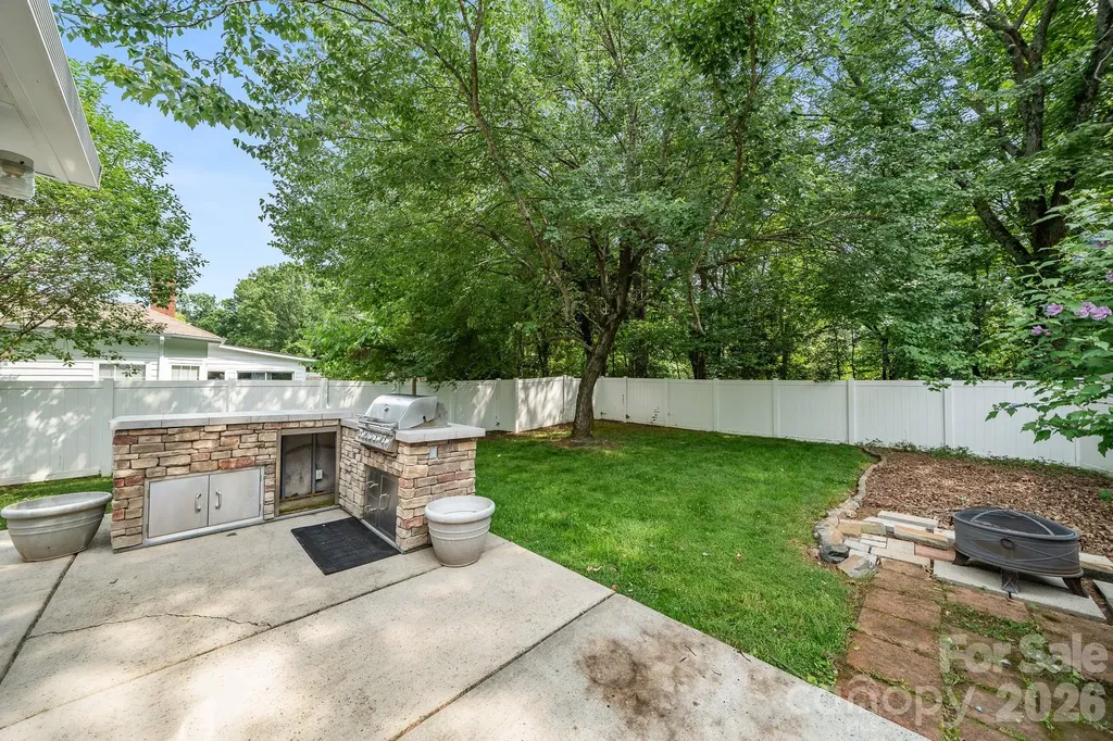 5200 Cressingham Court Charlotte NC 28227