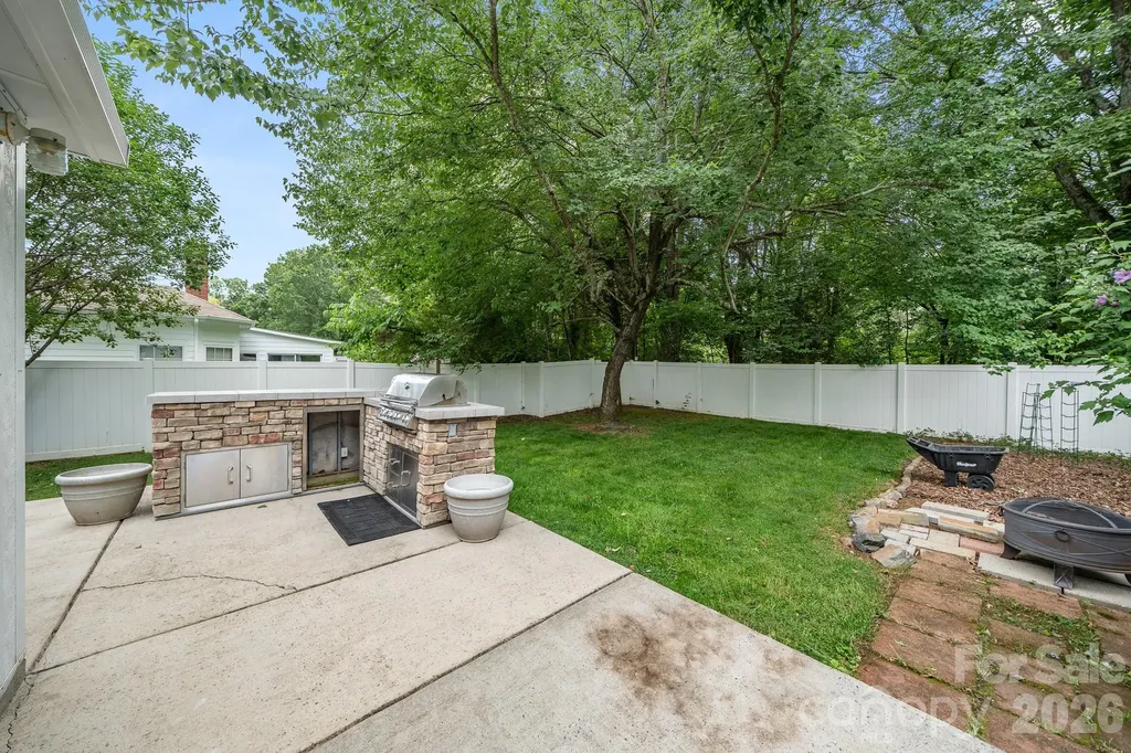 5200 Cressingham Court Charlotte NC 28227