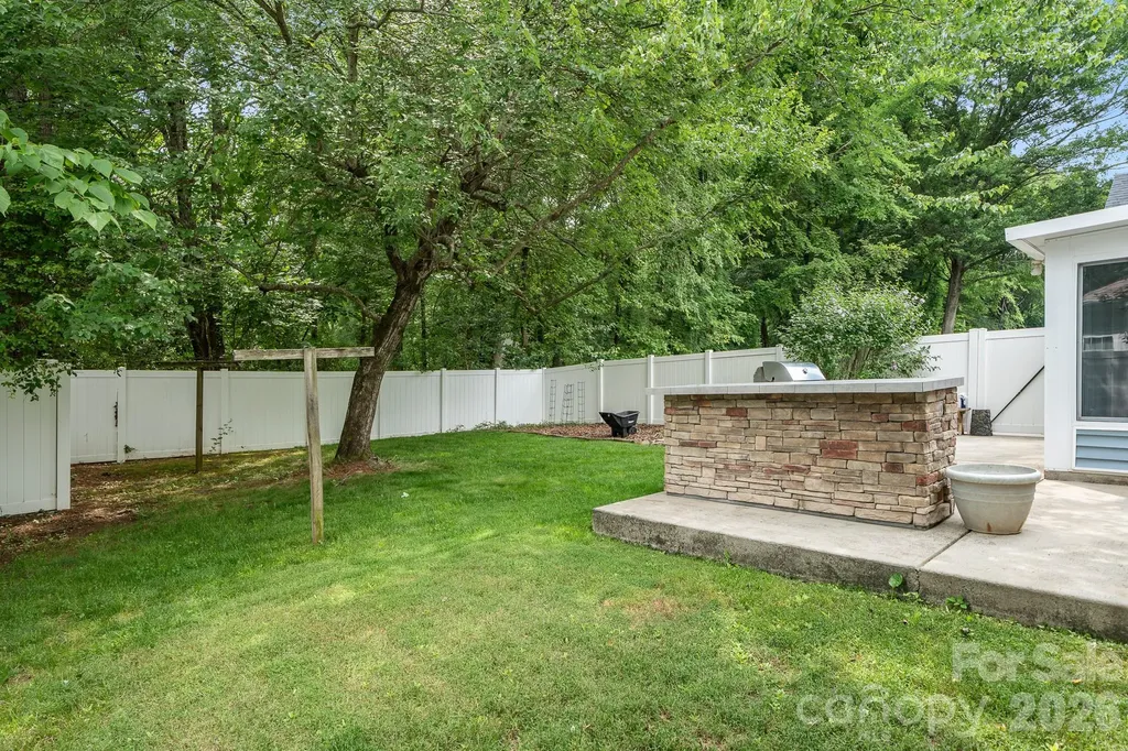 5200 Cressingham Court Charlotte NC 28227