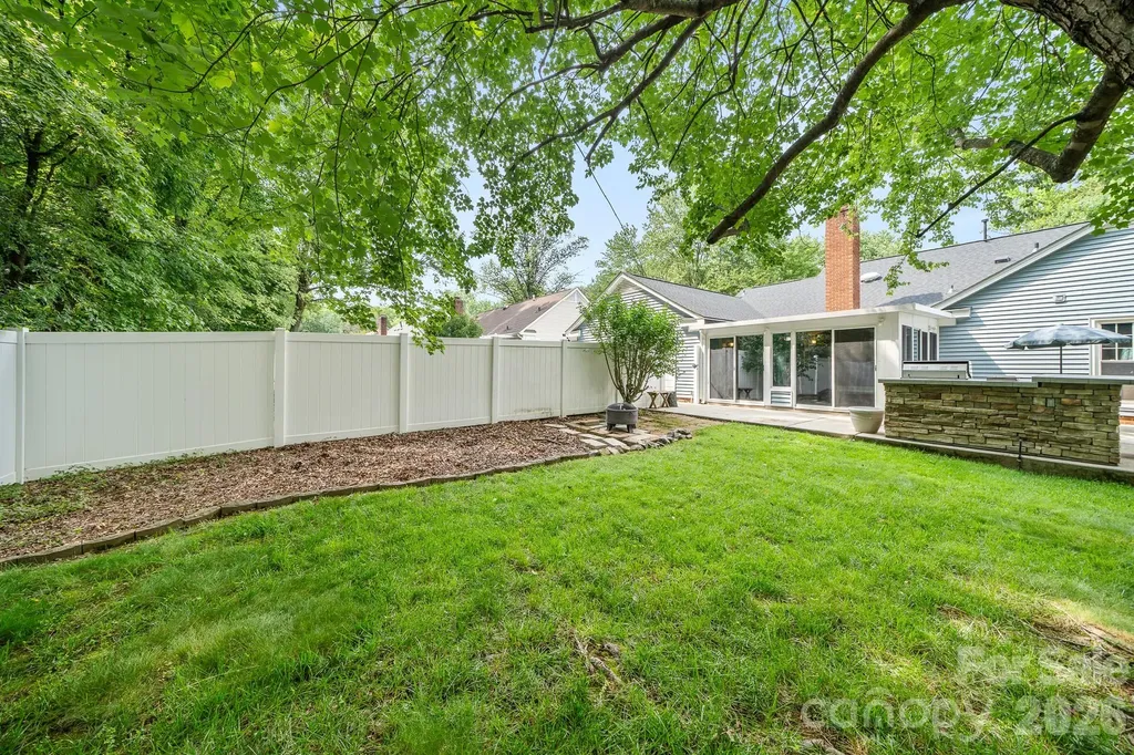 5200 Cressingham Court Charlotte NC 28227