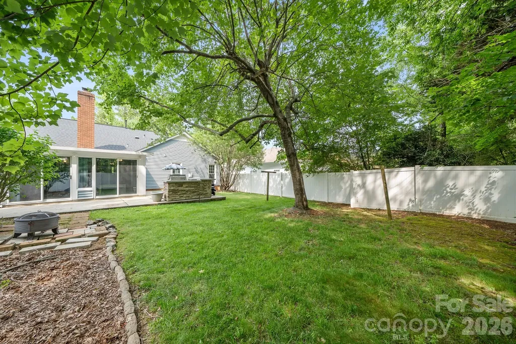 5200 Cressingham Court Charlotte NC 28227