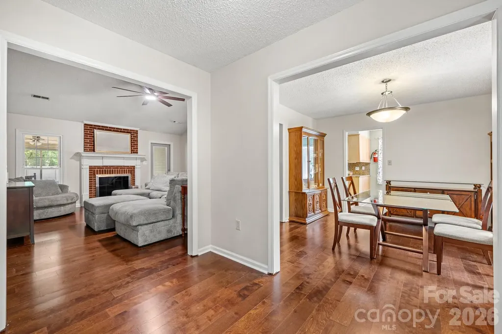 5200 Cressingham Court Charlotte NC 28227
