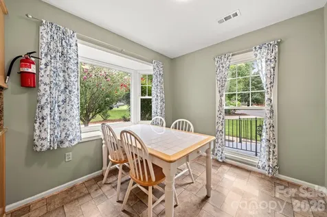 5200 Cressingham Court Charlotte NC 28227