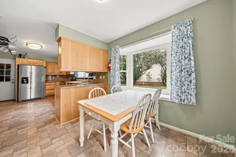 5200 Cressingham Court Charlotte NC 28227