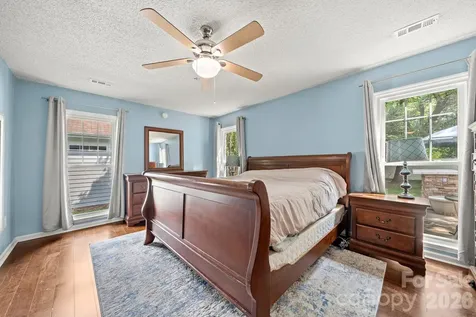 5200 Cressingham Court Charlotte NC 28227