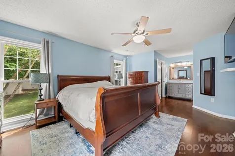 5200 Cressingham Court Charlotte NC 28227