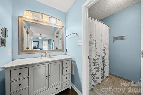 5200 Cressingham Court Charlotte NC 28227