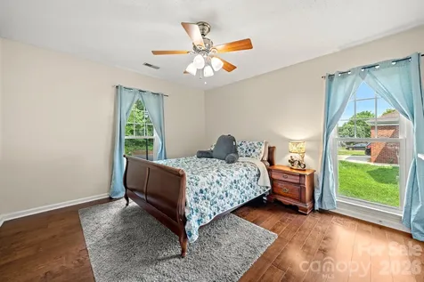 5200 Cressingham Court Charlotte NC 28227