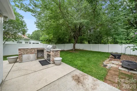 5200 Cressingham Court Charlotte NC 28227