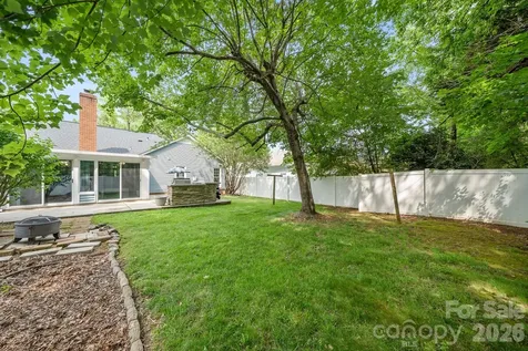 5200 Cressingham Court Charlotte NC 28227