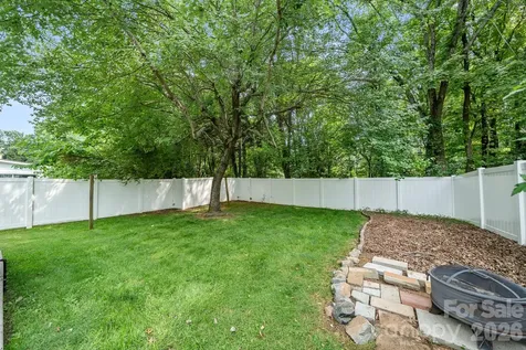 5200 Cressingham Court Charlotte NC 28227
