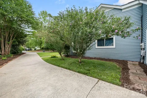 5200 Cressingham Court Charlotte NC 28227
