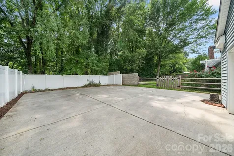 5200 Cressingham Court Charlotte NC 28227
