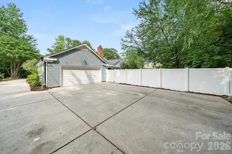 5200 Cressingham Court Charlotte NC 28227