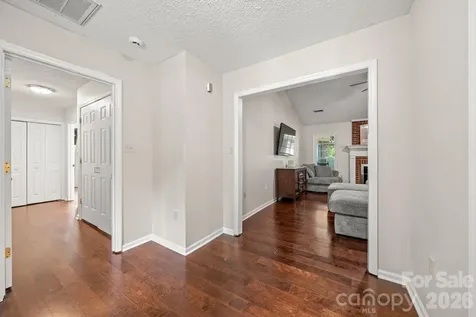 5200 Cressingham Court Charlotte NC 28227