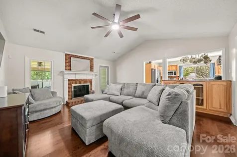 5200 Cressingham Court Charlotte NC 28227