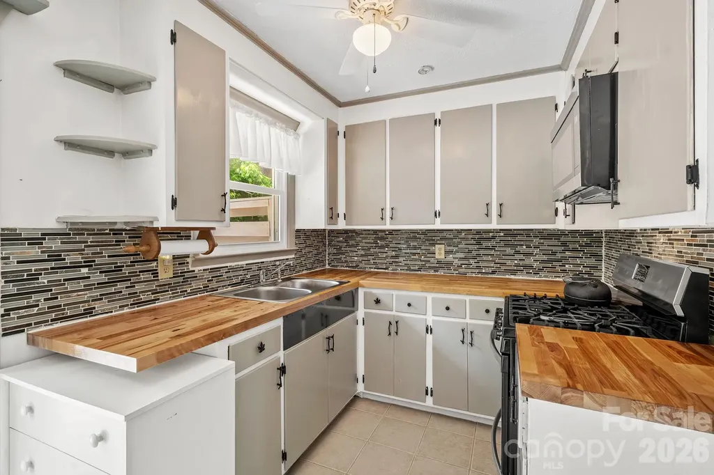 154 Richmond Hill Drive Asheville NC 28806