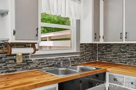 154 Richmond Hill Drive Asheville NC 28806