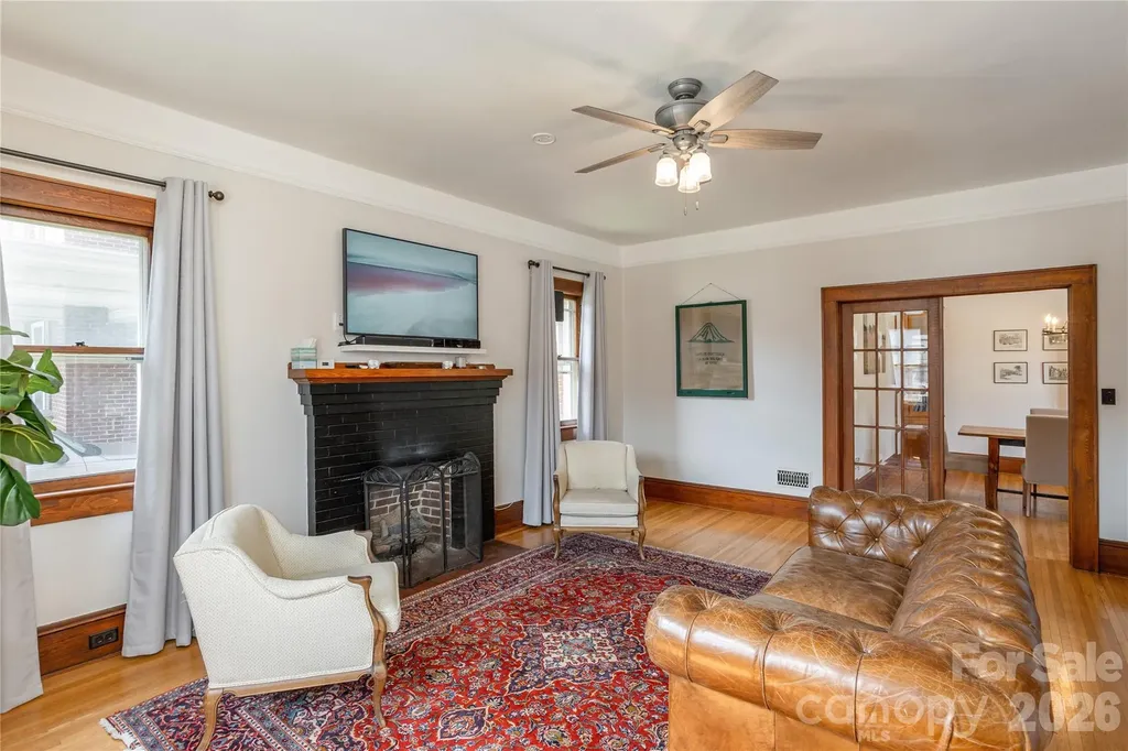 831 Oakland Street Hendersonville NC 28791