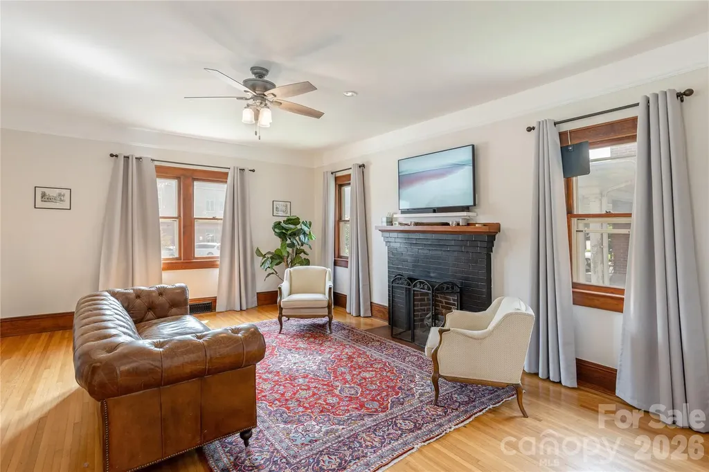 831 Oakland Street Hendersonville NC 28791