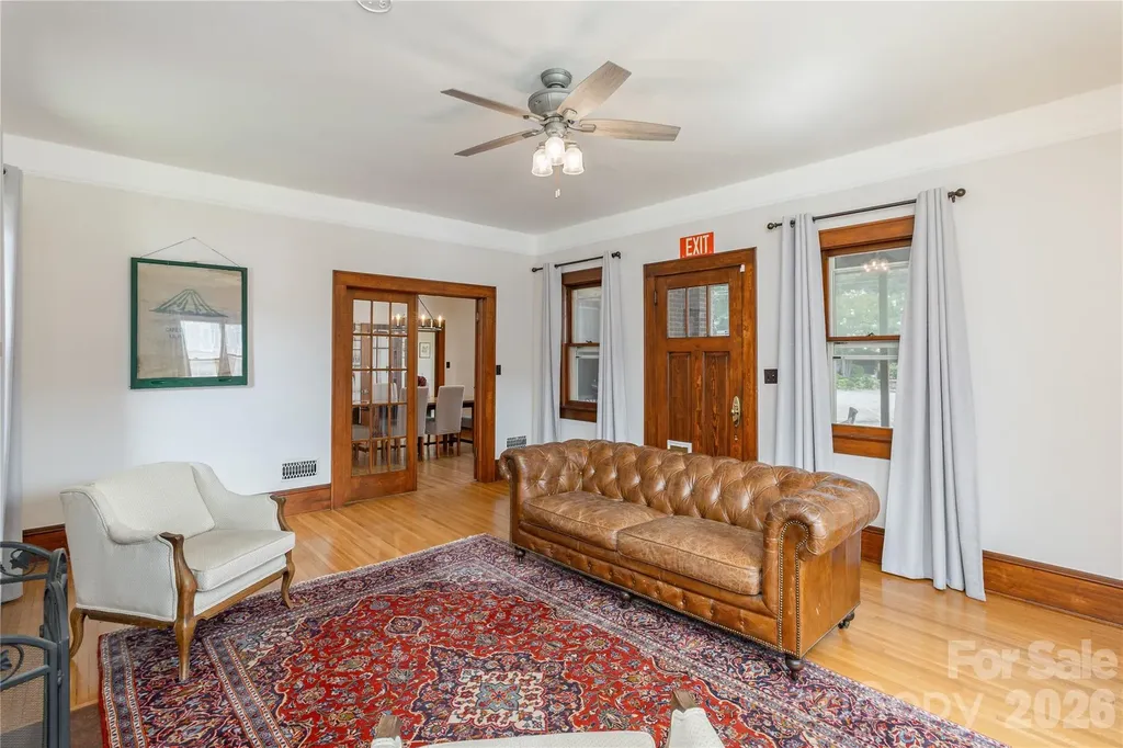 831 Oakland Street Hendersonville NC 28791