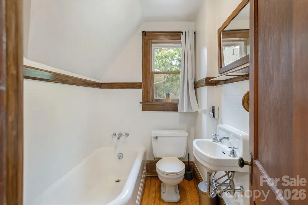 831 Oakland Street Hendersonville NC 28791