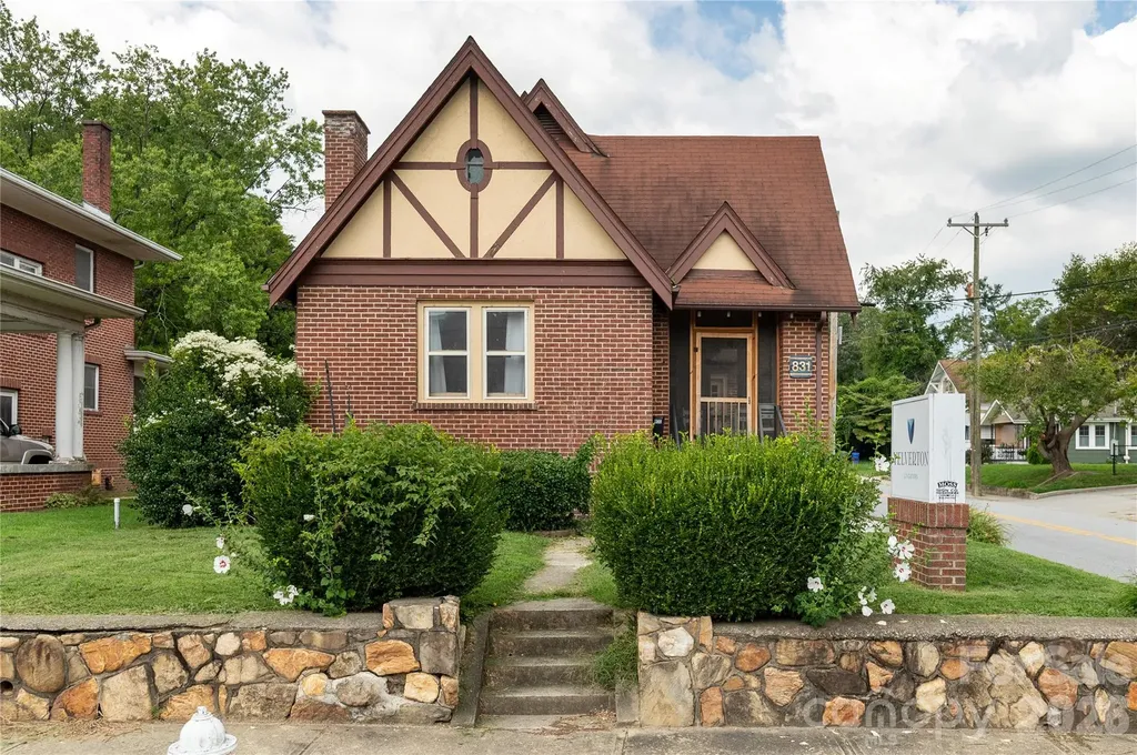 831 Oakland Street Hendersonville NC 28791