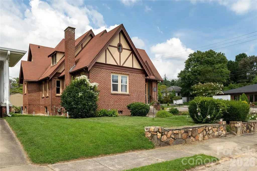 831 Oakland Street Hendersonville NC 28791