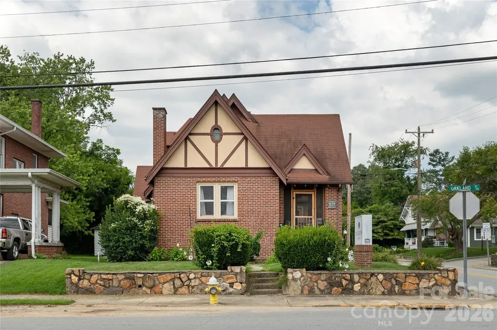 831 Oakland Street Hendersonville NC 28791
