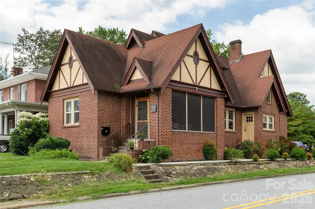 831 Oakland Street Hendersonville NC 28791