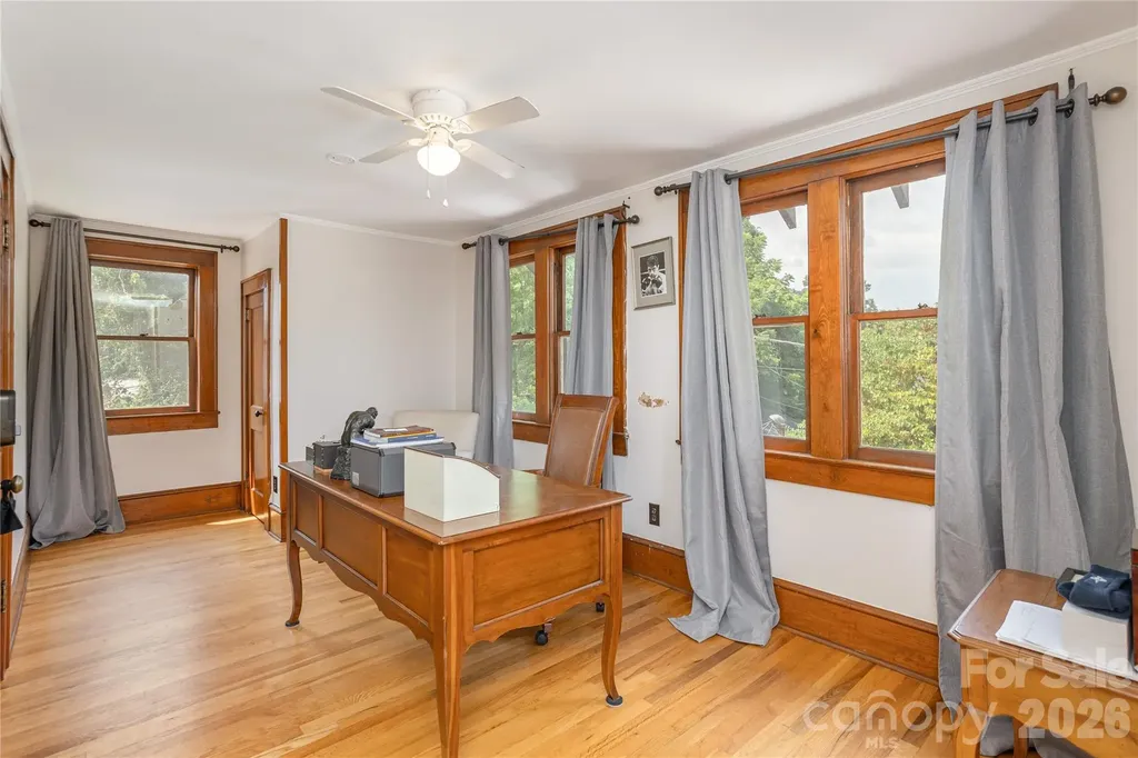 831 Oakland Street Hendersonville NC 28791