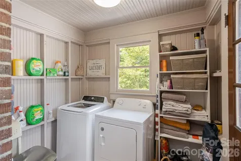 831 Oakland Street Hendersonville NC 28791
