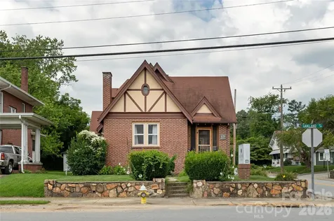 831 Oakland Street Hendersonville NC 28791
