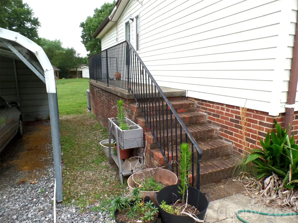 3333 Hunawill Street Claremont NC 28610